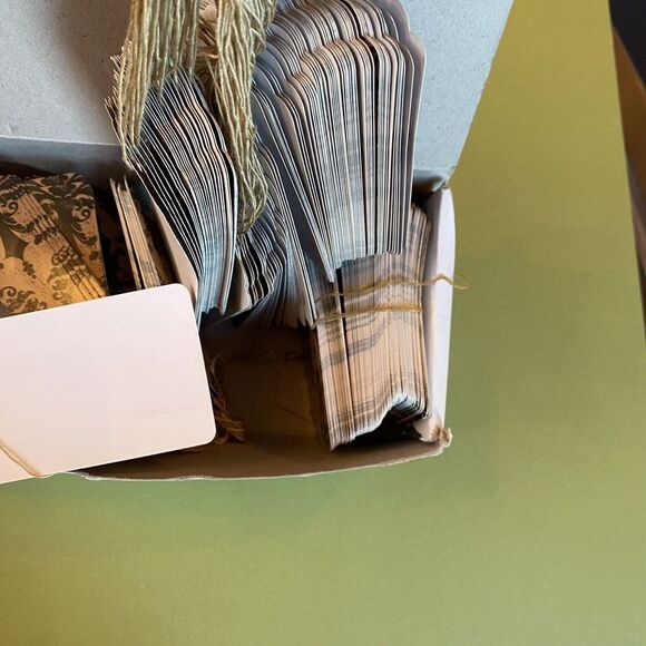 400 Pcs Writable Demask Price Tags w/ Strings for Gift Clothing Yard Garage Sale - Picture 4 of 5